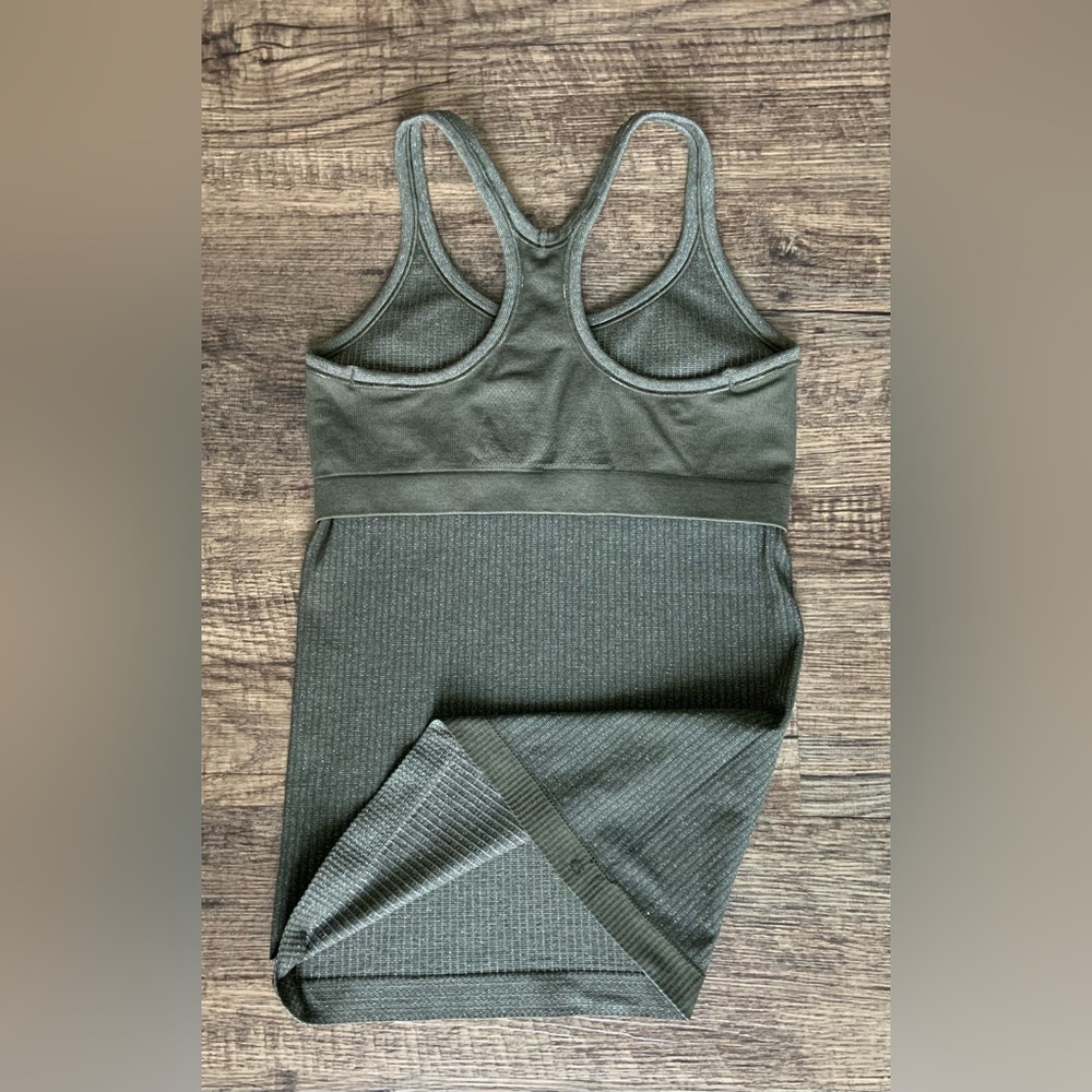 Lululemon ~ EBB TO STREET TANK ~ * SHINE *
Olive~Silver *SHINE* - Picture 10 of 12